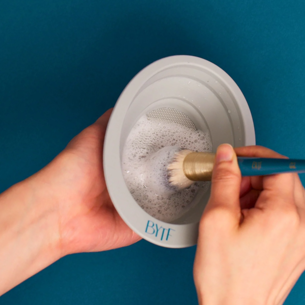 AMBITION MAKE UP BRUSH