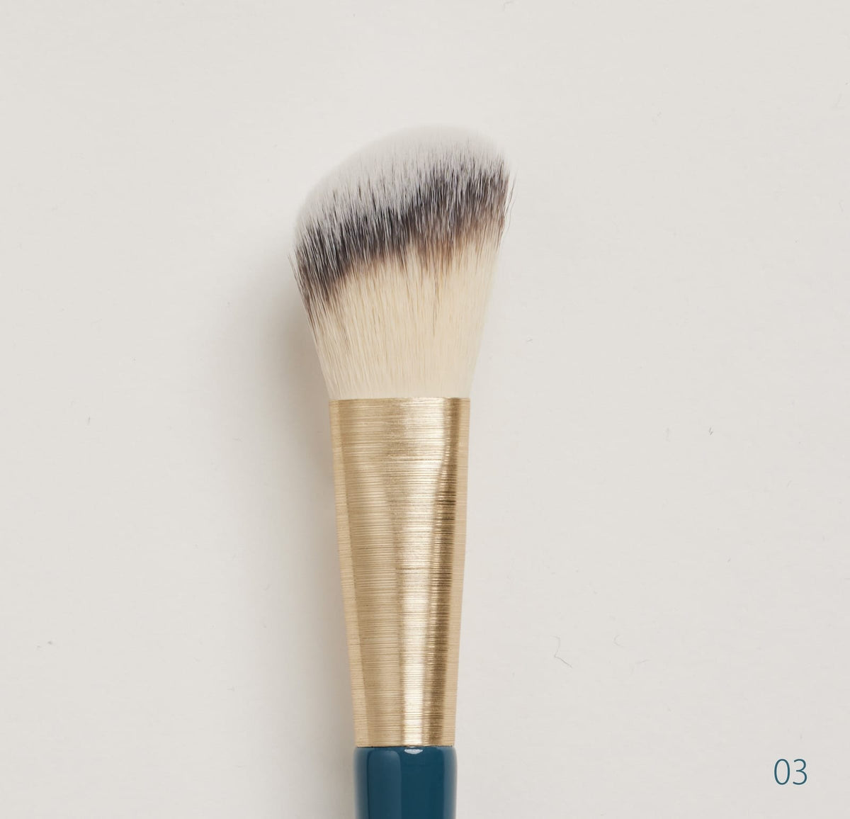 AMBITION MAKE UP BRUSH