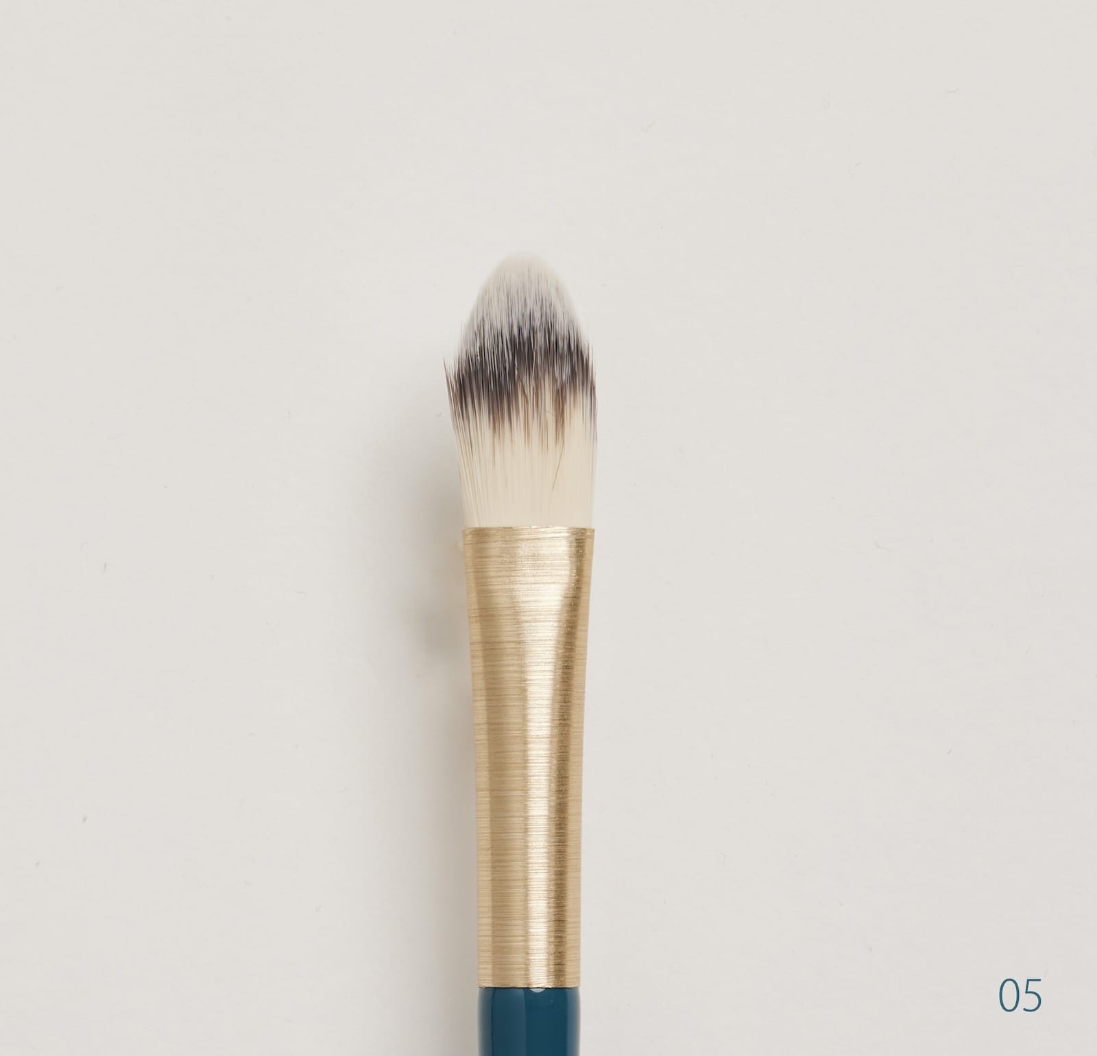 AMBITION MAKE UP BRUSH – BYTF