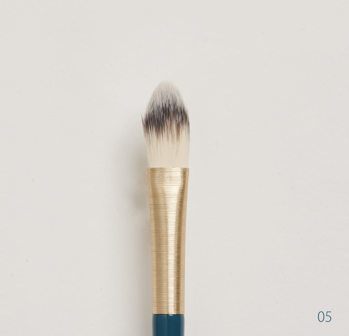 AMBITION MAKE UP BRUSH