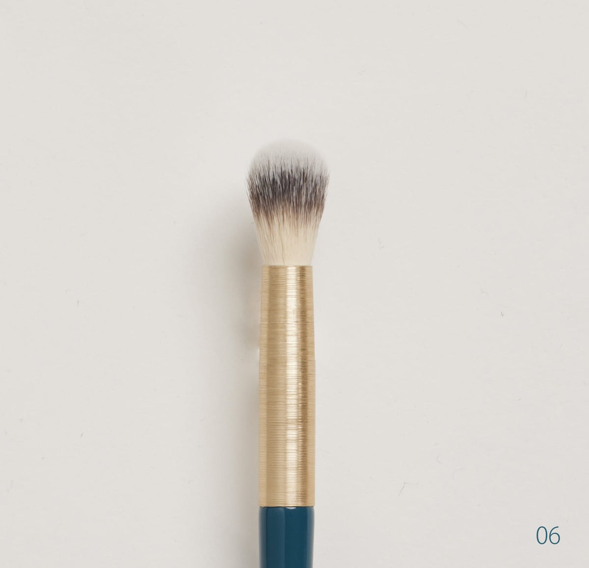 AMBITION MAKE UP BRUSH