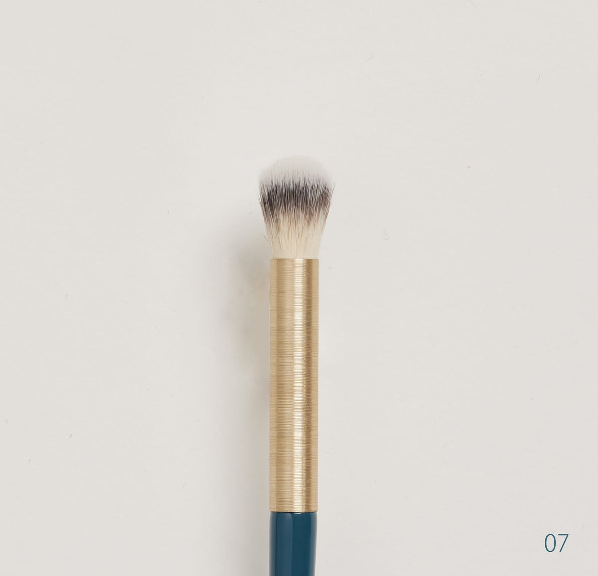 AMBITION MAKE UP BRUSH