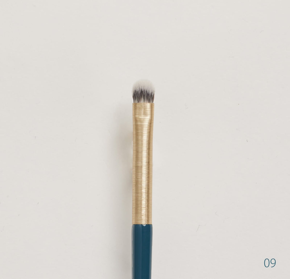 AMBITION MAKE UP BRUSH