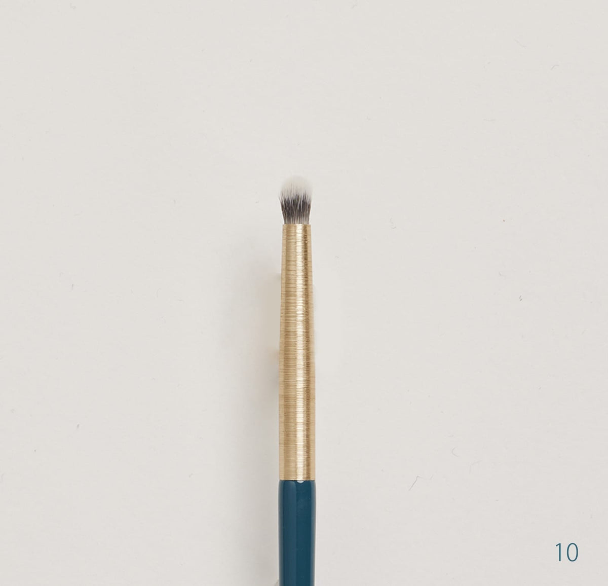 AMBITION MAKE UP BRUSH