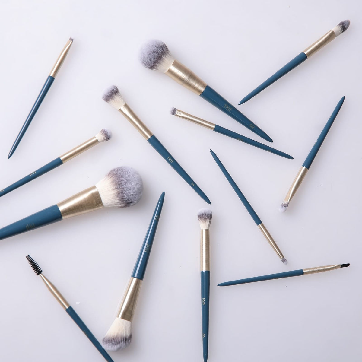 AMBITION MAKE UP BRUSH